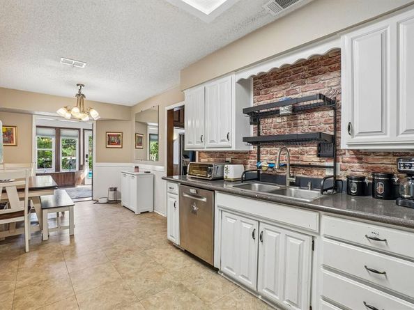 6102  Waterview Drive , Arlington Texas 76016