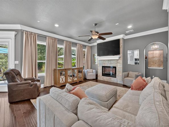308  Familia Court , Azle Texas 76020