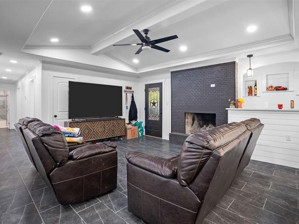 1112 W Pleasant Run Road , DeSoto Texas 75115