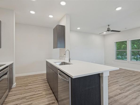 1596  Fiji Street , Dallas Texas 75203