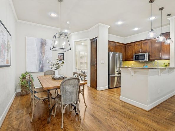 7333  Valley View Lane  304, Dallas Texas 75240