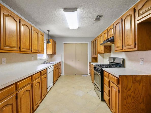 805  Mulkey Lane , Denton Texas 76209