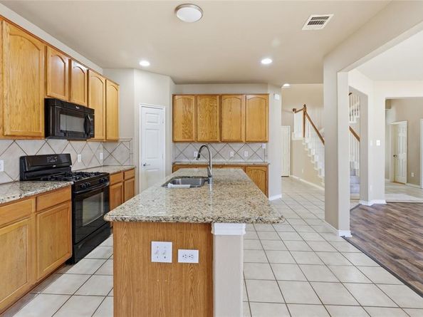 1117  Wenk Drive , Aubrey Texas 76227