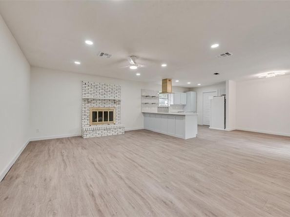 1211  Robin Glen Drive , Dallas Texas 75232