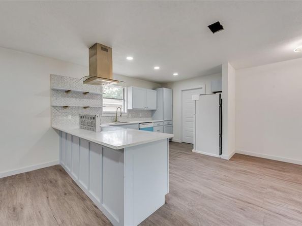 1211  Robin Glen Drive , Dallas Texas 75232