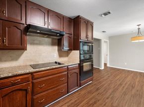 2811  Valparaiso Trail , Arlington Texas 76017