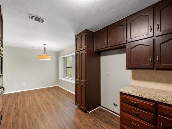 2811  Valparaiso Trail , Arlington Texas 76017