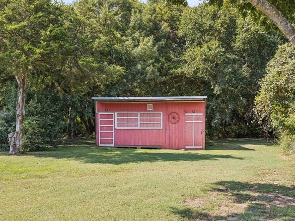 201  Oakwood Drive , Lancaster Texas 75146