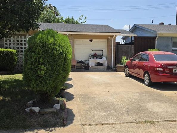 4302  Longleaf Drive , Garland Texas 75042