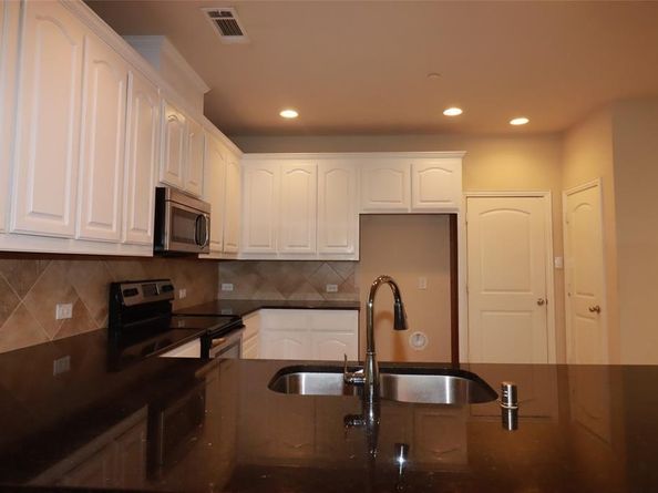 913  Shelby Lane , Lewisville Texas 75056