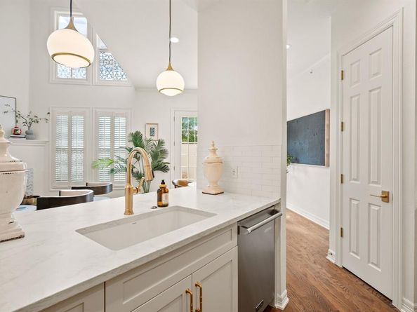 3702  Holland Avenue  6, Dallas Texas 75219