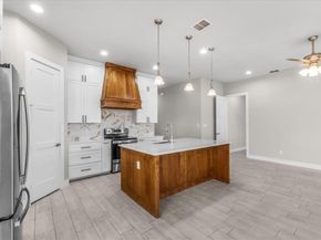 2561  Burton Avenue , Fort Worth Texas 76105