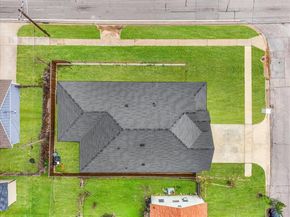 2561  Burton Avenue , Fort Worth Texas 76105