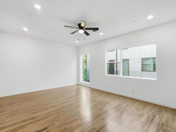 427 W 10TH Street  502, Dallas Texas 75208