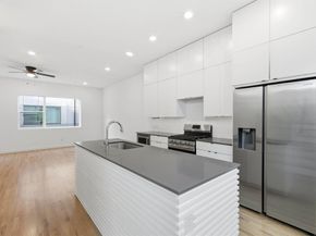 427 W 10TH Street  502, Dallas Texas 75208