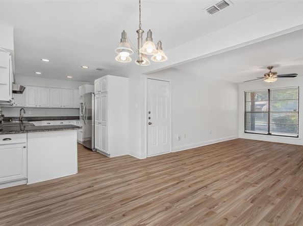 2328  Globe Avenue , Dallas Texas 75228