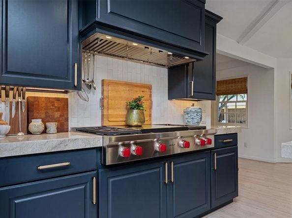 6330  Prestonshire Lane , Dallas Texas 75225