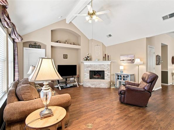 1230  Tralee Lane , Garland Texas 75044