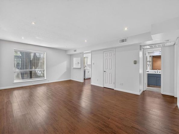 5043  Les Chateaux Drive  214, Dallas Texas 75235