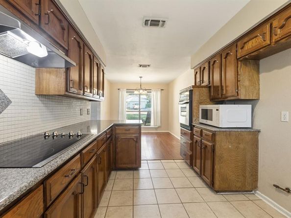 2606  Blue Quail Drive , Arlington Texas 76017