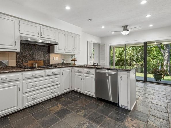 6720  Robin Willow Court , Dallas Texas 75248