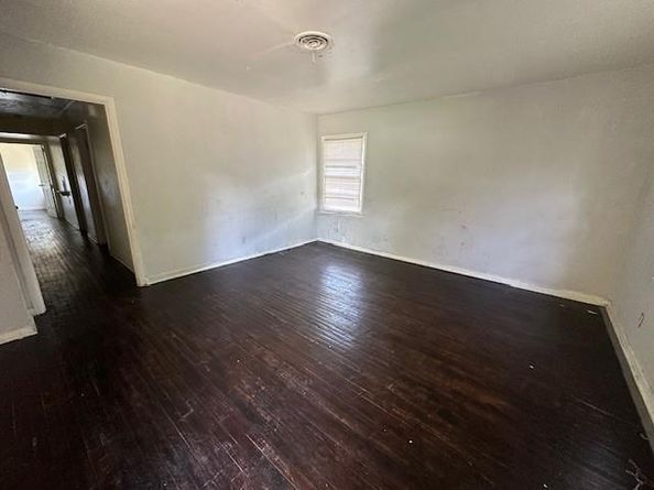 2915  56th Street , Dallas Texas 75241