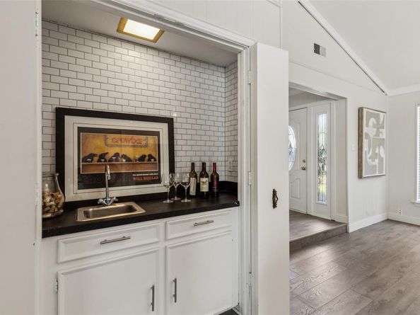 6908  Heatherknoll Drive , Dallas Texas 75248