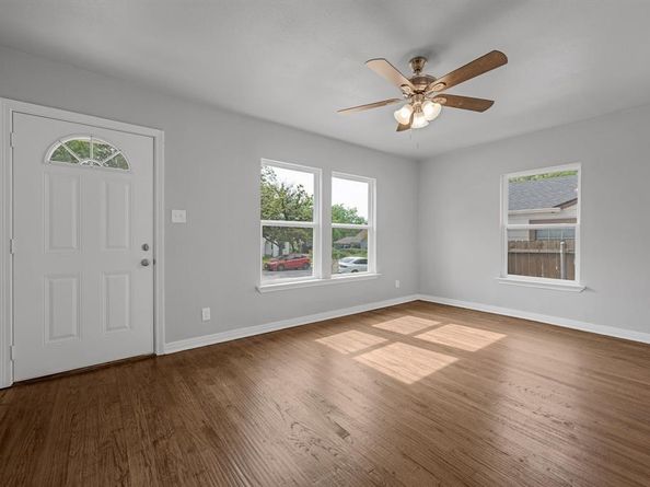 3329  8th Avenue , Fort Worth Texas 76110