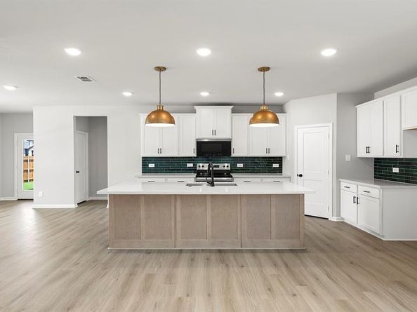 1700  Elle Lane , Aubrey Texas 76227