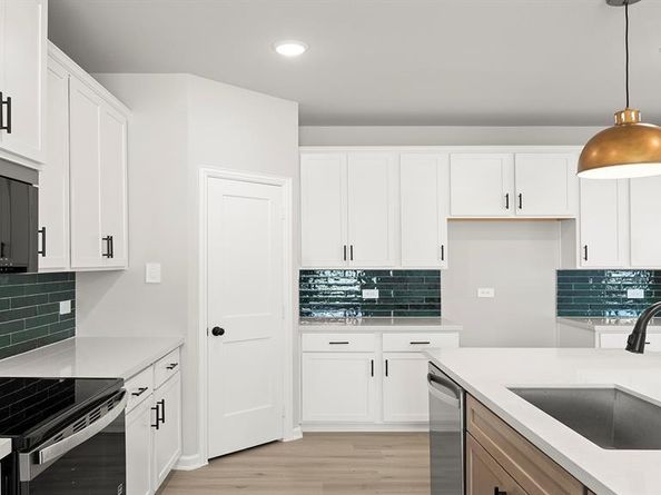 1700  Elle Lane , Aubrey Texas 76227