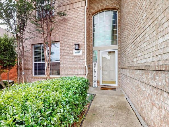 1942  Garrison Way , Garland Texas 75040