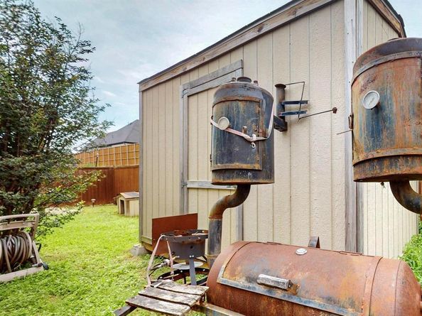 1942  Garrison Way , Garland Texas 75040