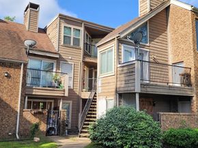 9829  Walnut Street  207, Dallas Texas 75243