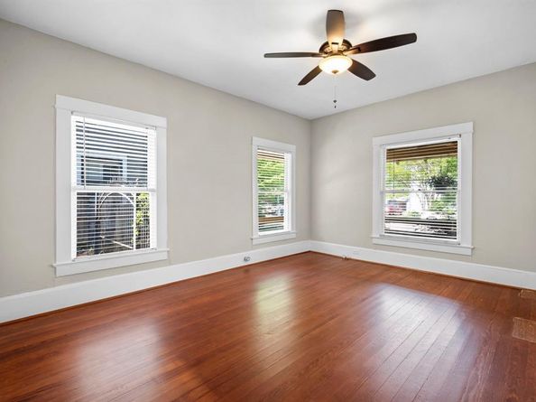 1715  College Avenue , Fort Worth Texas 76110