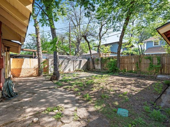 1715  College Avenue , Fort Worth Texas 76110