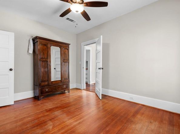 1715  College Avenue , Fort Worth Texas 76110