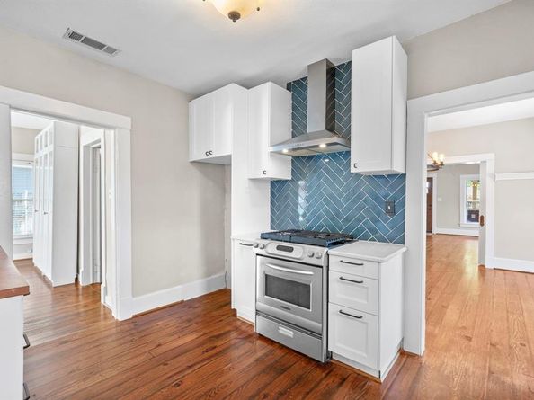 1715  College Avenue , Fort Worth Texas 76110