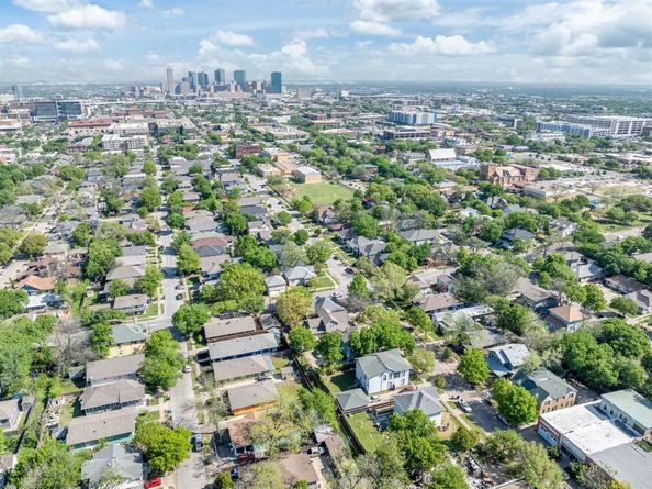 1715  College Avenue , Fort Worth Texas 76110