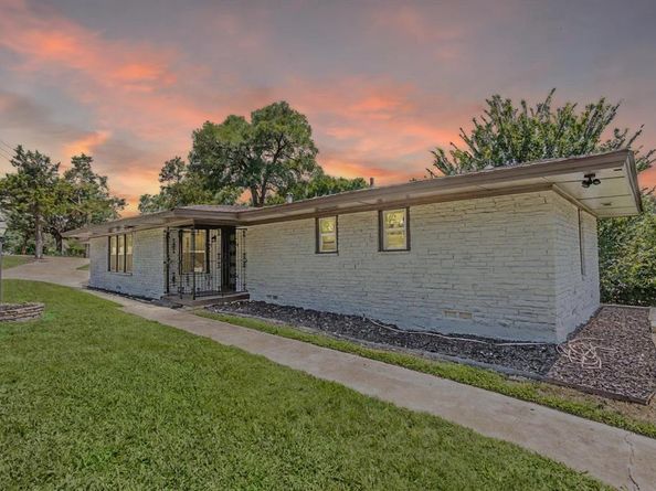 2207  Van Cleave Drive , Dallas Texas 75216