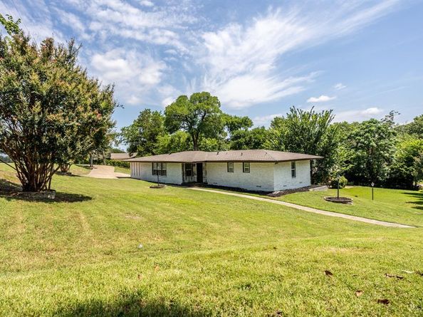 2207  Van Cleave Drive , Dallas Texas 75216