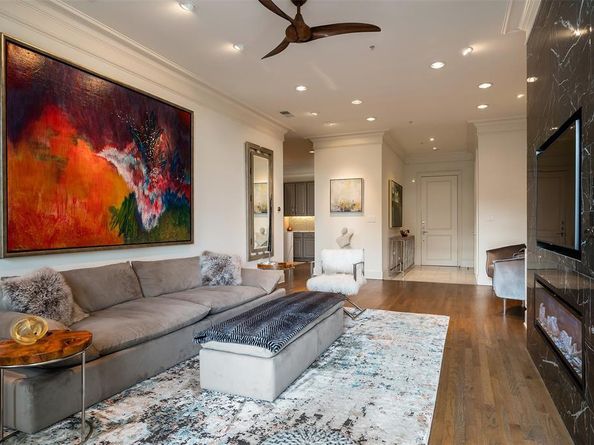 3535  Gillespie Street  305, Dallas Texas 75219