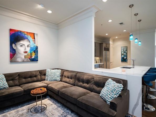 3535  Gillespie Street  305, Dallas Texas 75219