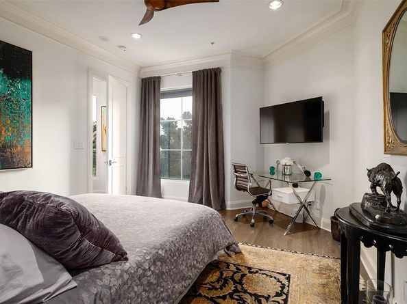 3535  Gillespie Street  305, Dallas Texas 75219