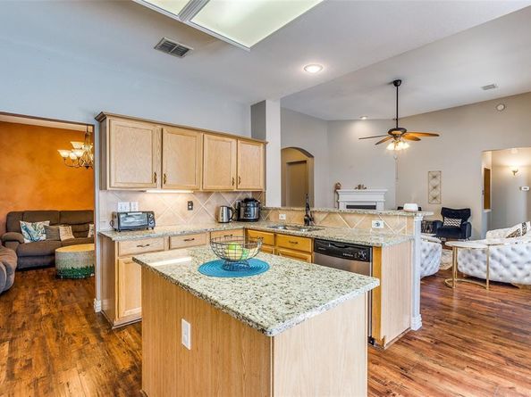 2953  Cheshire Way , Grand Prairie Texas 75052