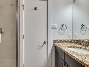 3200  Ross Avenue  27, Dallas Texas 75204