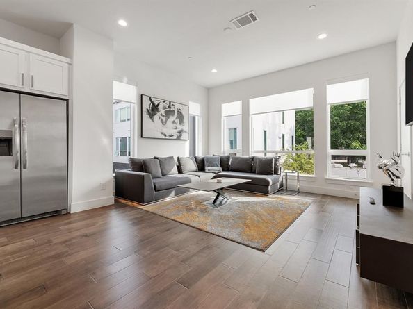 1771  Mccoy Street  401, Dallas Texas 75204