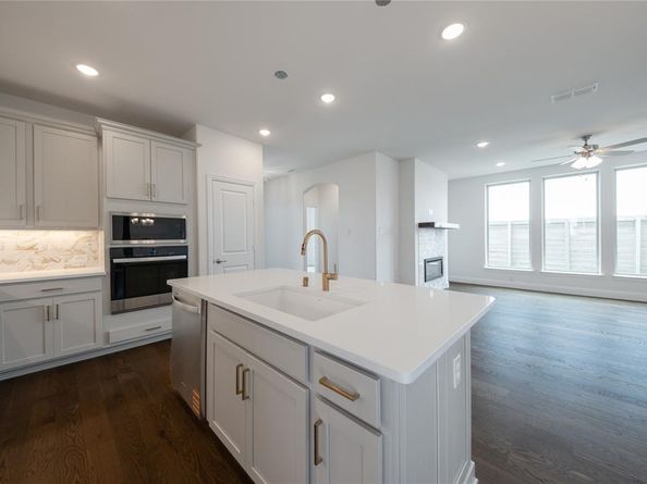 8805  Acorn Avenue , Justin Texas 76247