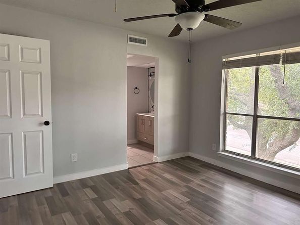10526  Stone Canyon Road  201, Dallas Texas 75230