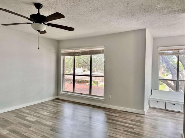 10526  Stone Canyon Road  201, Dallas Texas 75230