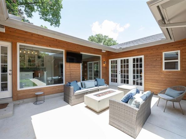 9716  Ravensway Drive , Dallas Texas 75238